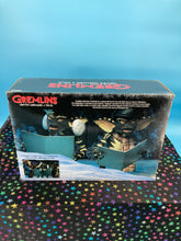 Load image into Gallery viewer, Gremlins Figure Set Christmas Caroling Scene