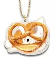 Load image into Gallery viewer, Natsume&#39;s Book of Friends Acrylic Keychain Freshy Baked Bread With Nyanko Sensei Ichiban Kuji G Prize Bandai
