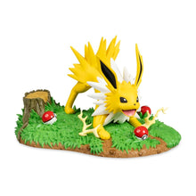Load image into Gallery viewer, Pokemon Figure Skillful Strategy with Jolteon  Pokemon Center Evolving Personalities
