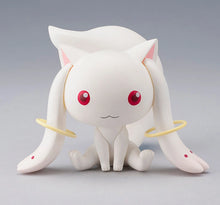 Load image into Gallery viewer, Puella Magi Madoka Magica Figure Kyubey Petanko Penguin Parade Good Smile Company
