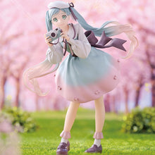 Load image into Gallery viewer, Holiday Memories Camera Hatsune Miku Prize Figure BANPRESTO
