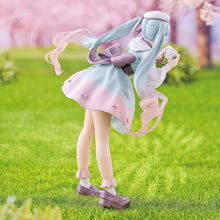 Load image into Gallery viewer, Holiday Memories Camera Hatsune Miku Prize Figure BANPRESTO
